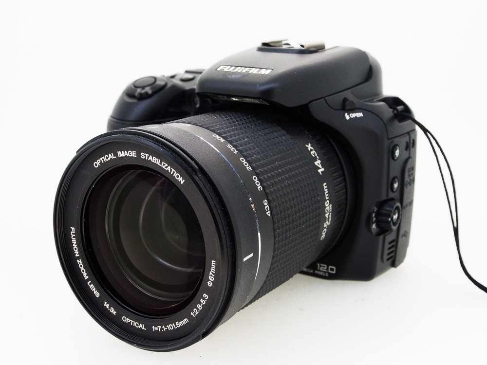 FujiFilm FinePix S200EXR Digital Bridge Camera - Image 2