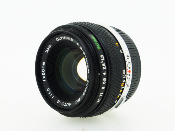 【完動品】Olympus OM-2 + Auto-S 50mm F1.8 Olympus OM-2 + 50mm f1.8 F.Zuiko Auto-S - 35mm Vintage SLR